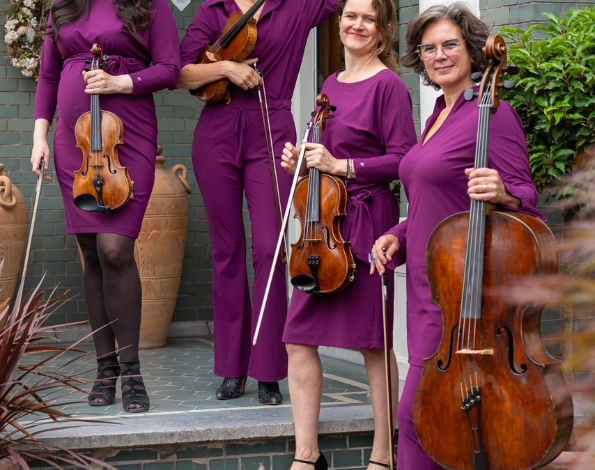 Ontroerende trouwceremonie in Huis van Brienen