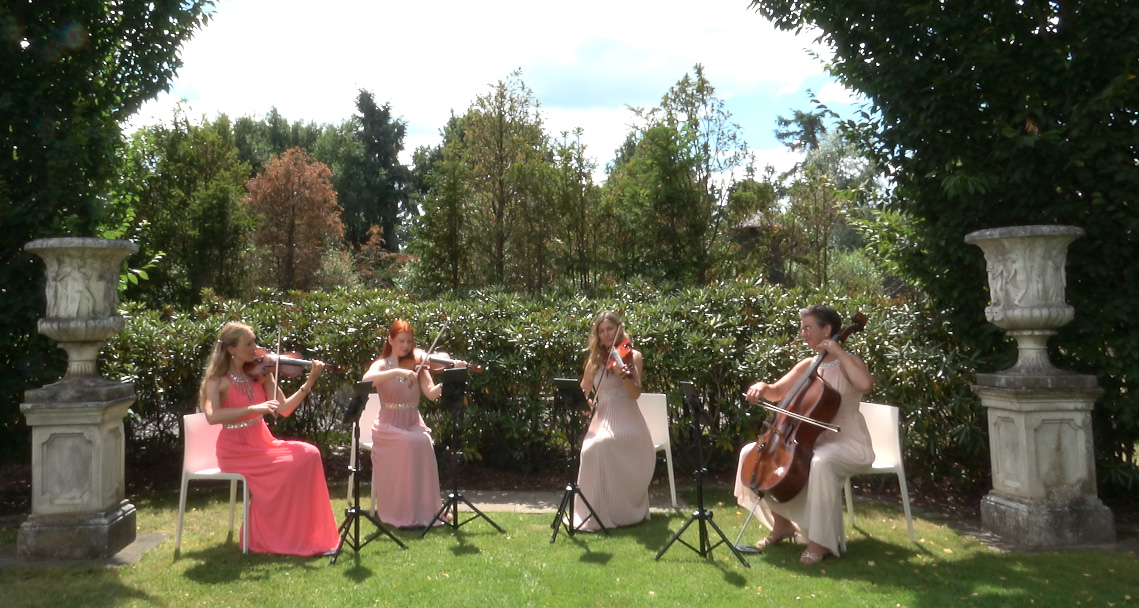 Kies voor live muziek op je trouw! Het Strijkkwartet team België speelt Bridgerton op je trouw. Stijlvol, chique levende muziek, live muziek. Dresscode gekleurde Bridgerton Jurken met strass.